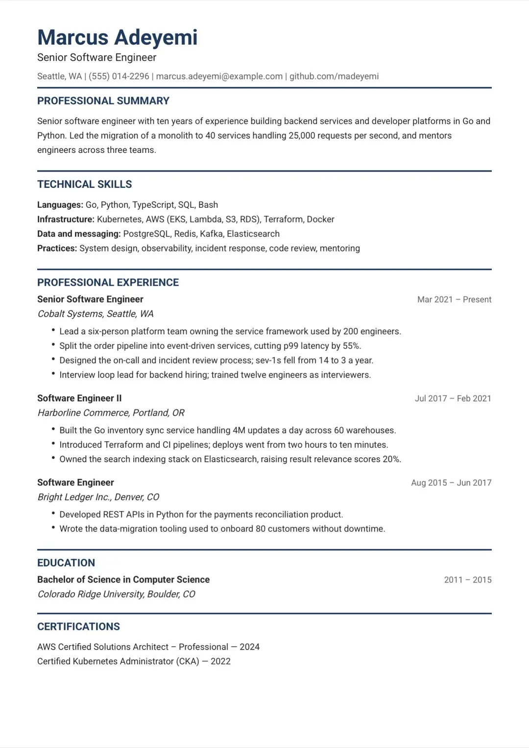 نیوی بلیو سادہ ATS موافق CV ٹیمپلیٹ