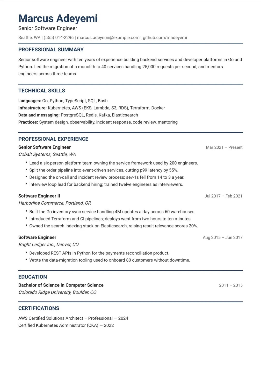 نیوی بلیو سادہ ATS موافق CV ٹیمپلیٹ